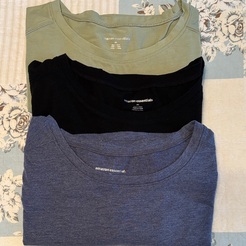 BUNDLE OF 3 Amazon Essentials Short Sleeve Shirts in Size Medium